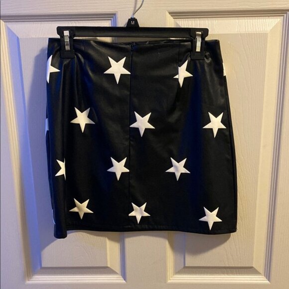 Black Star Patterned Skirt - Picture 2 of 2